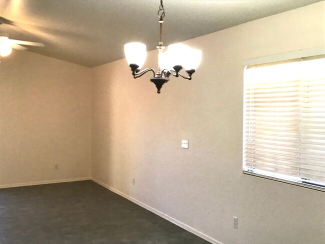 Building Photo - Rita Ranch- 3Bdrm/2ba nice Clean home-new ...