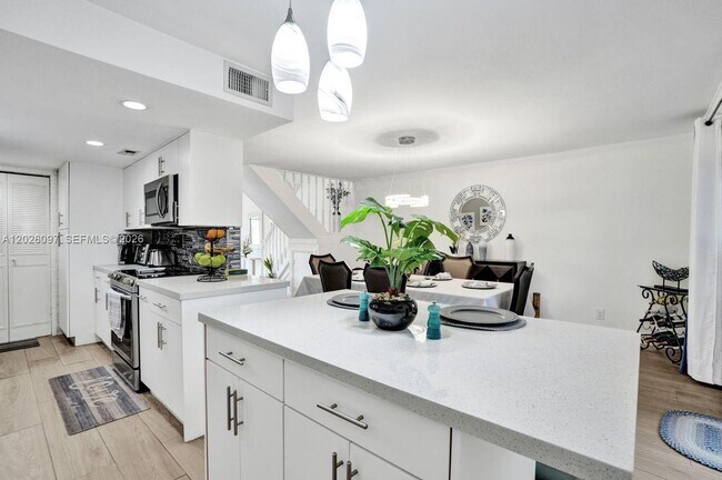 Building Photo - 7355 SW 26th Ct