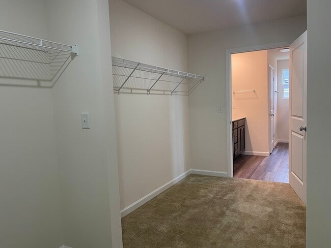 Building Photo - 721 Dropseed Ln