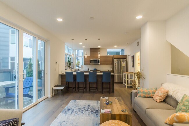 Building Photo - 3Bd/3Ba Seattle Townhouse