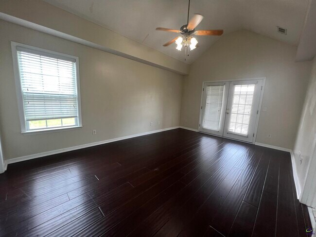 Building Photo - 206 Meyers Lake Dr