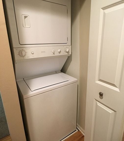 Building Photo - "Charming 2-Bedroom Retreat in Lisle with Spacious Living – 850 Sq Ft of Comfort!"