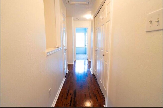 Building Photo - 14413 Rosehedge Ct