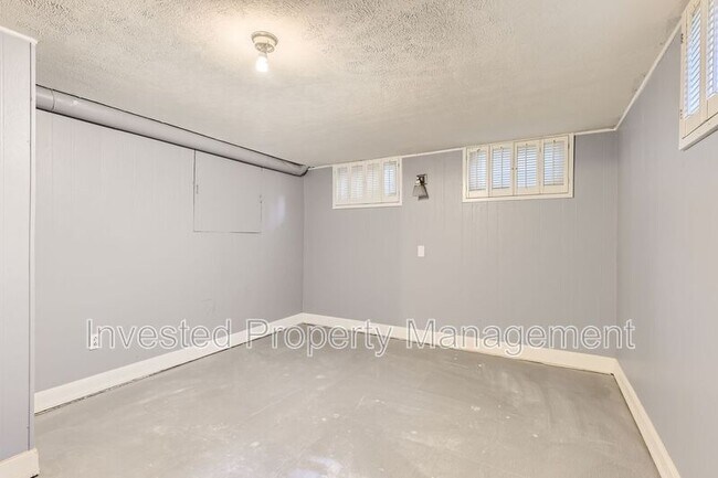 Building Photo - 2709 S Cook St
