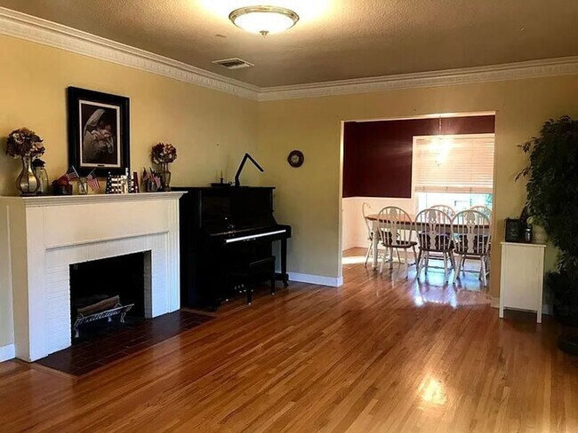 Building Photo - 2274 Luana Ln