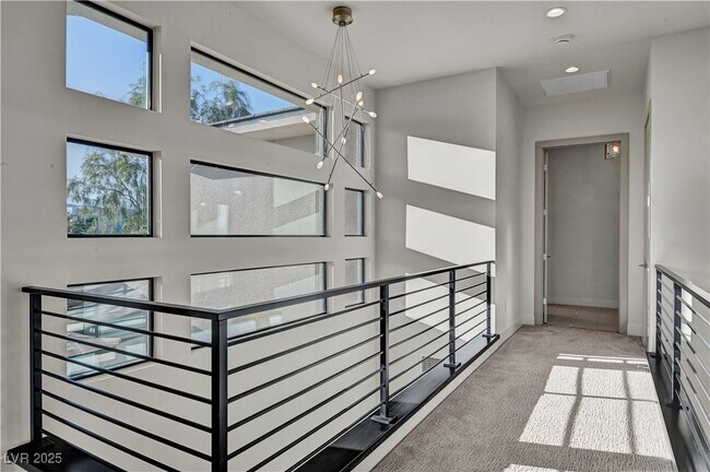 Building Photo - 68 Grey Feather Dr