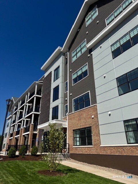 Building Photo - 414 Berlin Tpke