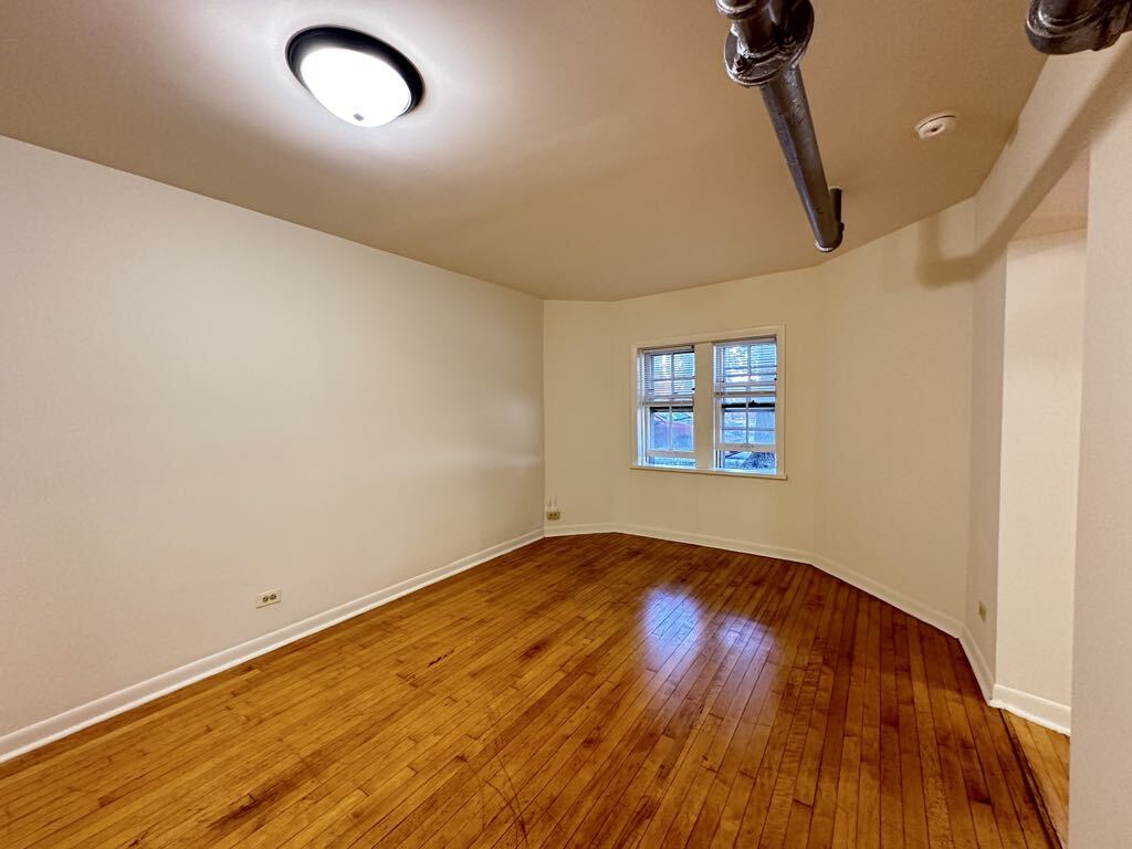 Building Photo - 2629 W Ainslie St