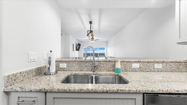 Building Photo - 1825 Riverside Dr