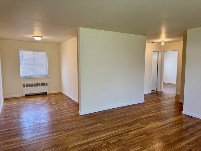 Building Photo - 62 Hiddink St