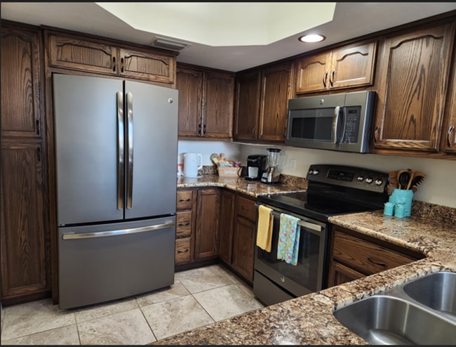 Building Photo - Furnished - 2 bed / 1.5 Bath Available for...