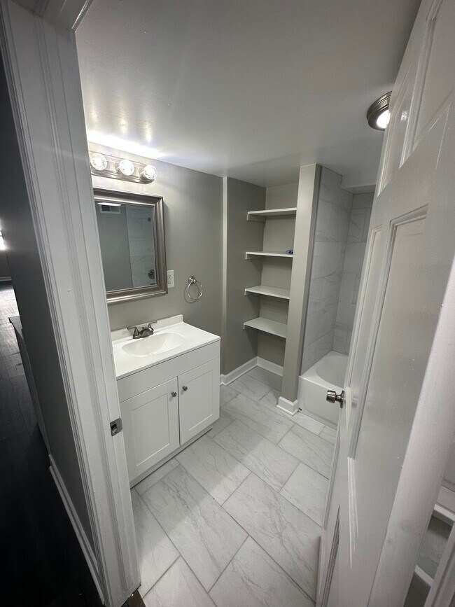 Building Photo - 5724 S May St