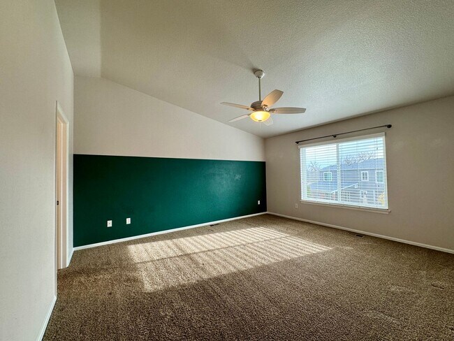 Building Photo - Beautiful & Updated 4 Bedroom / 3.5 Bath Home – Available Now!