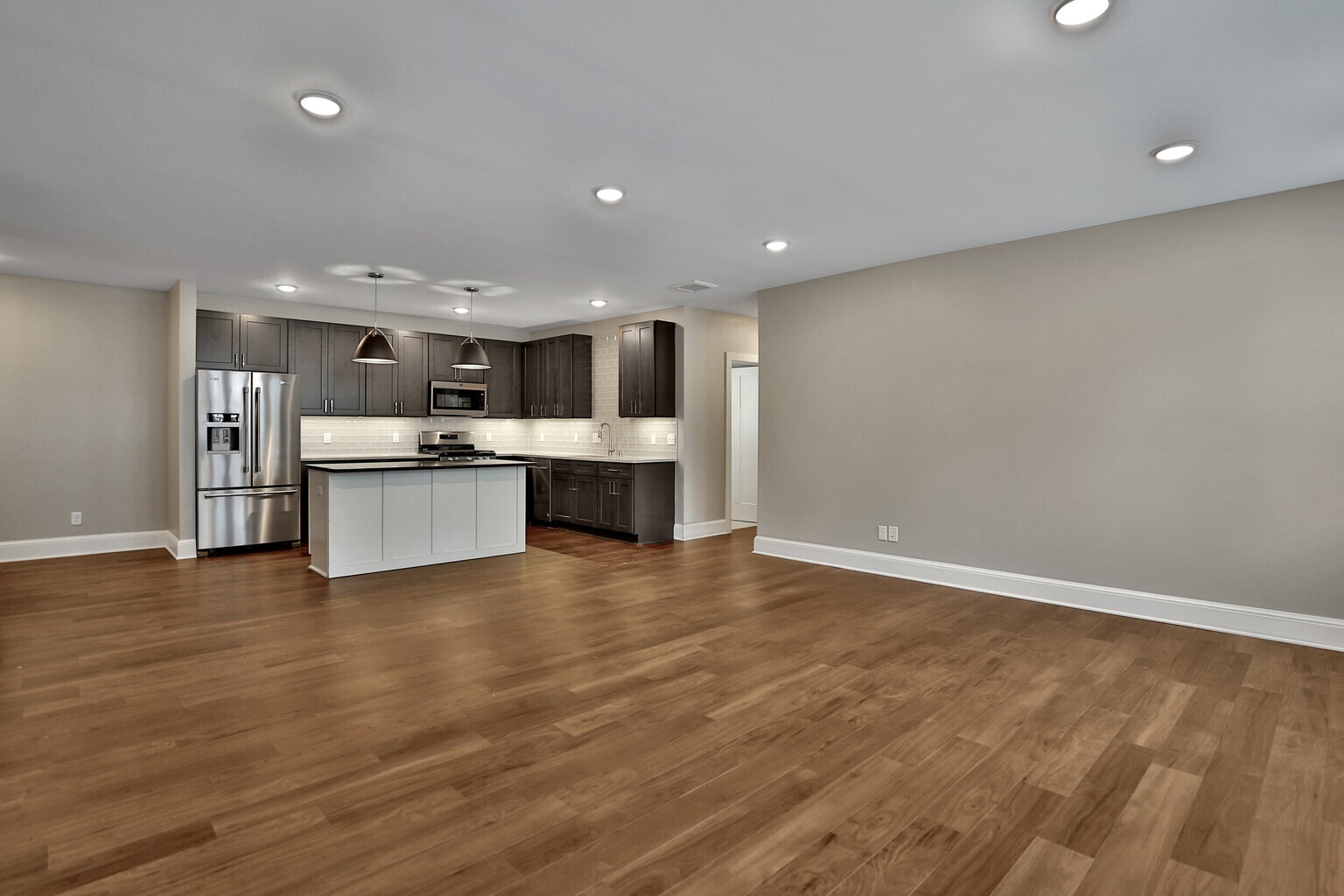 Building Photo - 107 Chestnut St E