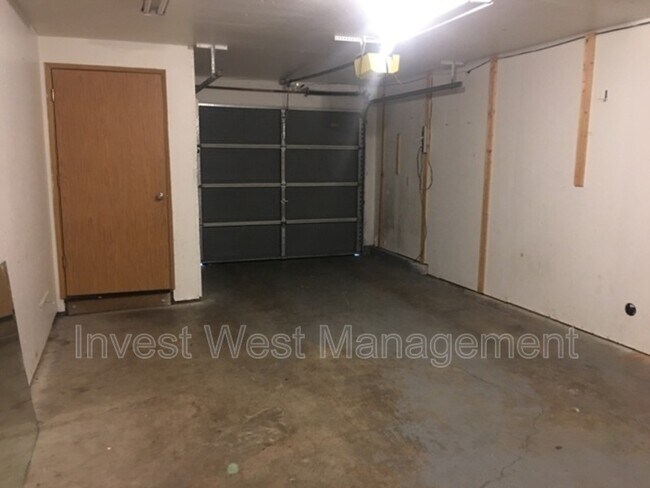 Building Photo - 13216 NE Salmon Creek Ave