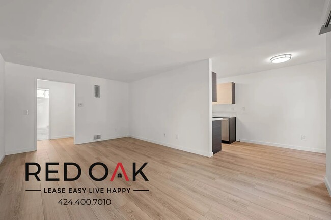 Building Photo - Incredibly Bright and Spacious Two Bedroom...