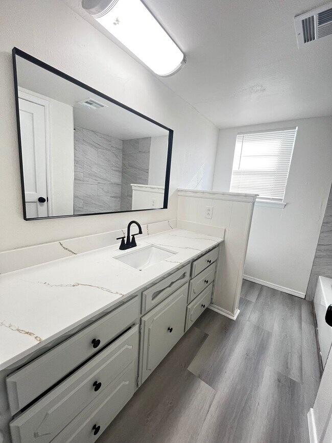 Building Photo - 1204 NW Fort Sill Blvd