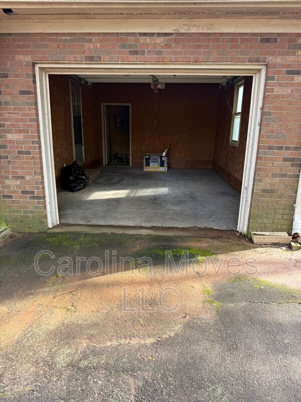 Building Photo - 575 Mt Lebanon Rd