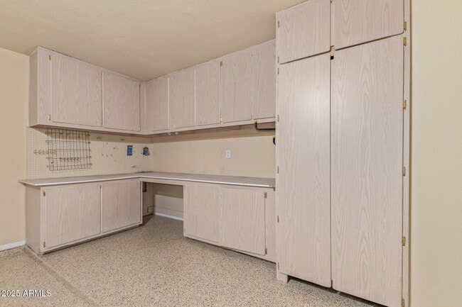 Building Photo - 6073 E Beck Ln