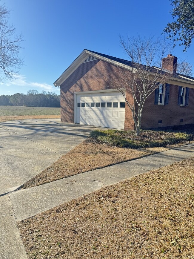 Building Photo - 3564 Mills Rd