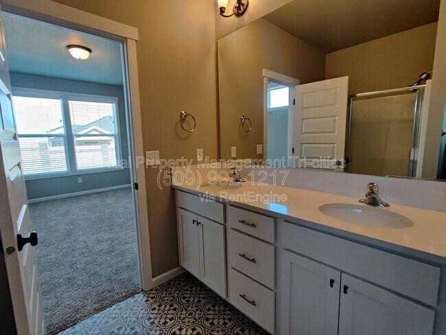 Building Photo - 8304 Gardner St