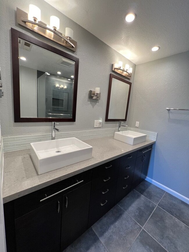 Building Photo - 3 Bedroom Home in North Mira Mesa!