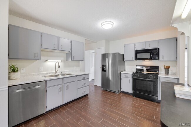 Building Photo - 4649 McIlroy Dr