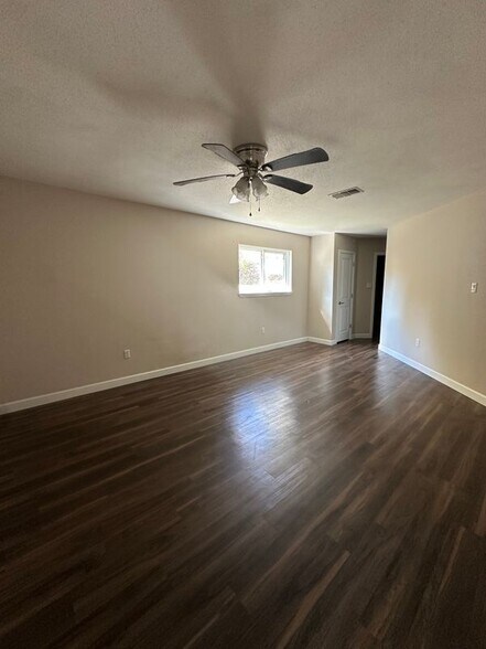 Building Photo - 6838 Apona St