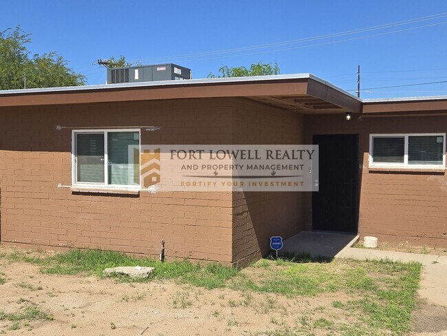 Building Photo - 3049-3051 E Proctor Vista