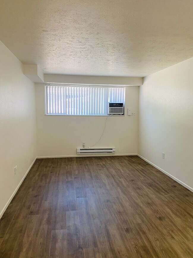 Building Photo - 250 S 900 E