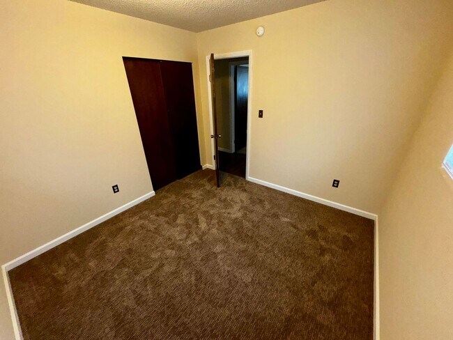 Building Photo - Clean 5 Bedroom Ranch in NW Fort Collins