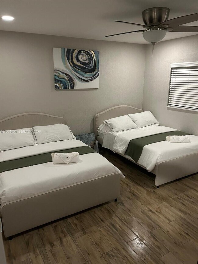 Building Photo - 5289 N Andrews Ave