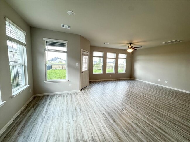 Building Photo - 27231 Blue Pool Dr