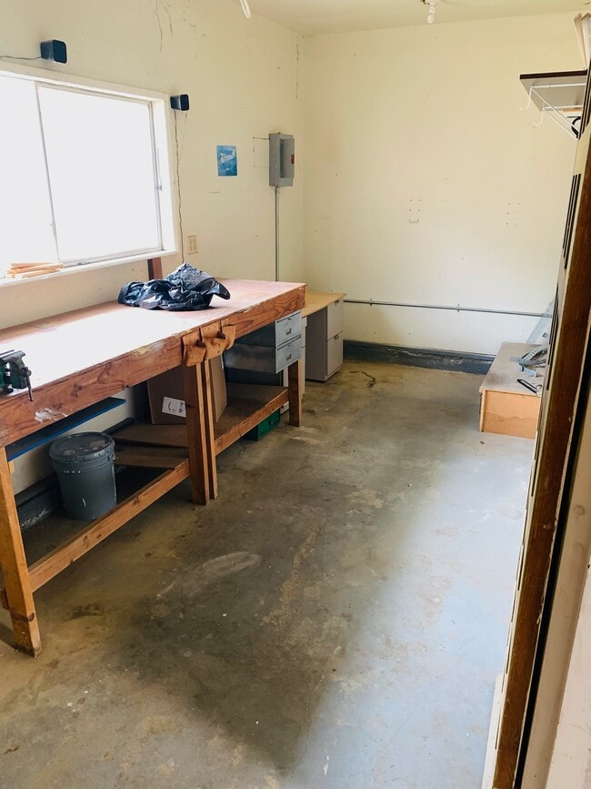 Building Photo - 920 Linwood St