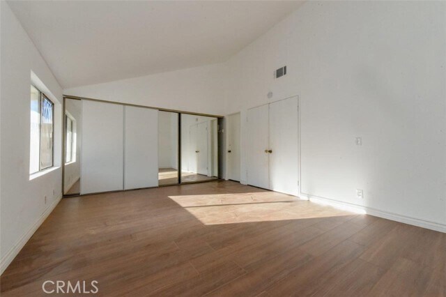 Building Photo - 2057 Dacian Dr S