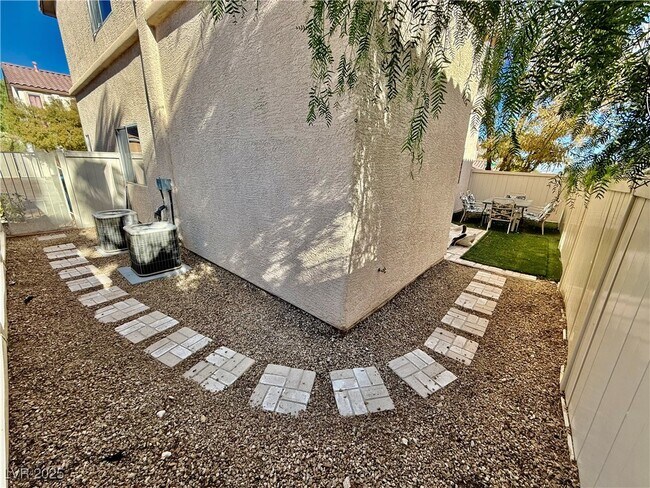 Building Photo - 3817 Bayamon St