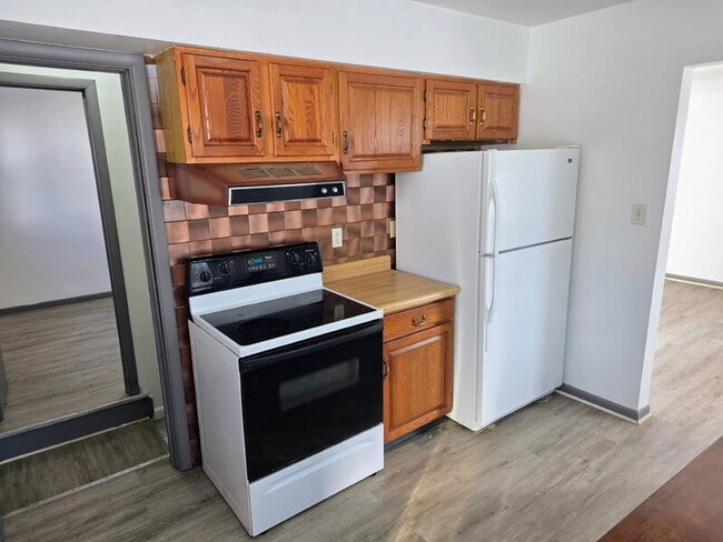 Building Photo - 6813 Urbandale Ave