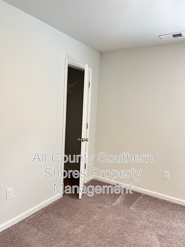 Building Photo - 2879 Pegasus Pl