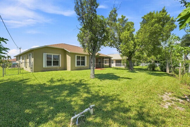 Building Photo - 1309 SW 29th St