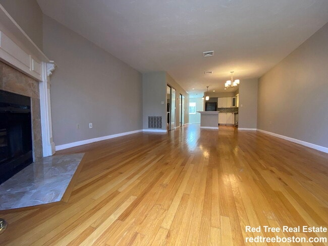 Building Photo - 1400 Lagrange St