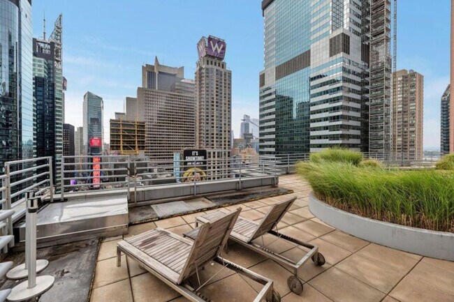 Building Photo - 1600 Broadway