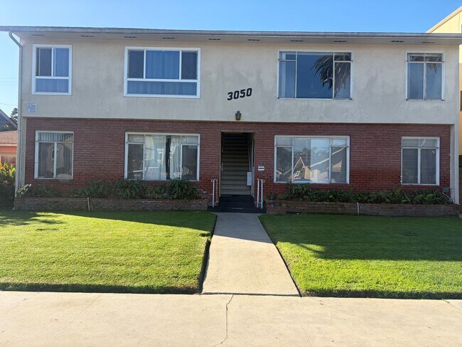 Building Photo - 3050