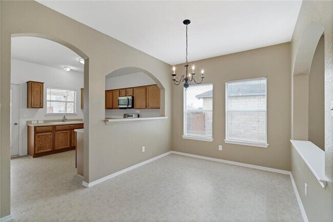 Building Photo - 702 Pampas Ricas Dr