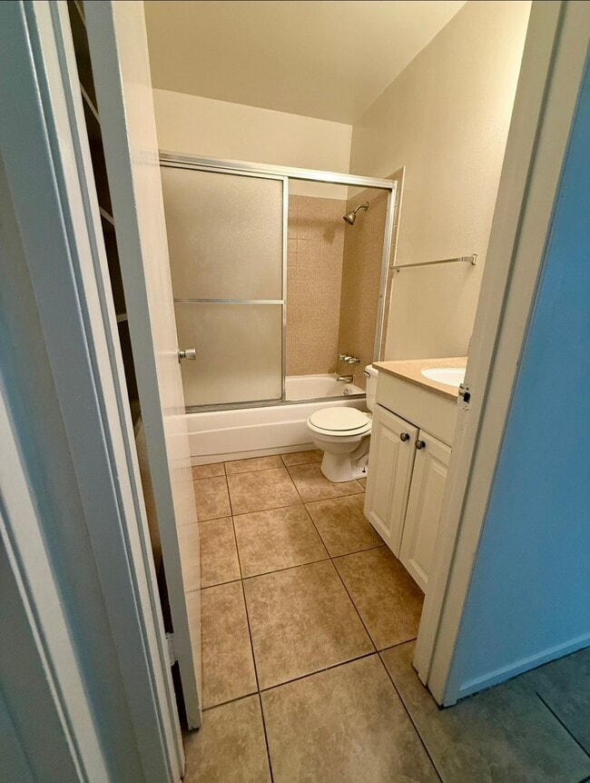 Building Photo - 4479 La Cresta Way