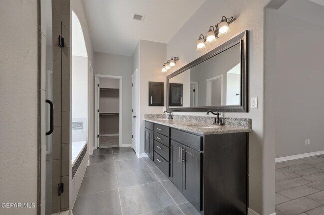 Building Photo - 14805 Holly Springs