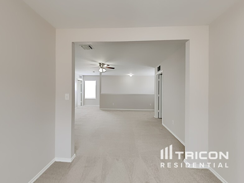 Building Photo - 408 Auburn Park