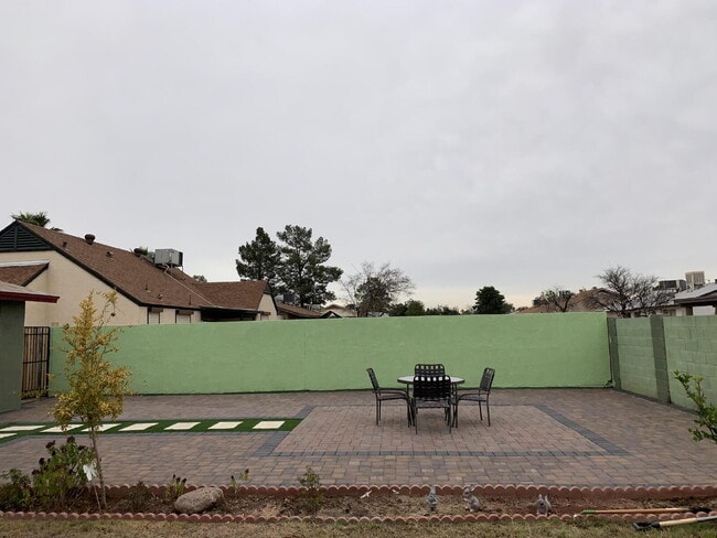 Building Photo - Desert Valley Estates Charm