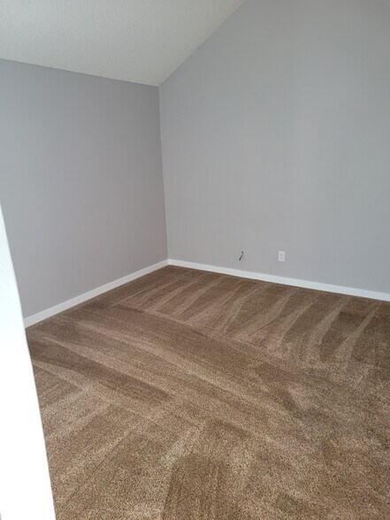 Building Photo - 10551 Lakeside Dr South Unit J