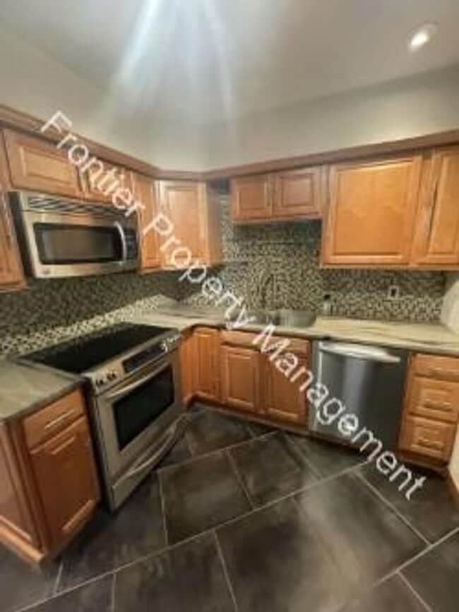 Building Photo - Charming 2 Bedroom Duplex – Don’t Miss Out!