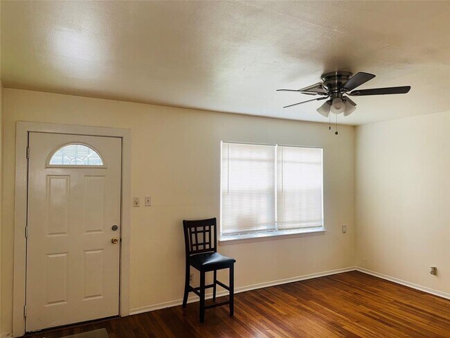 Building Photo - 10406 Cathedral Dr